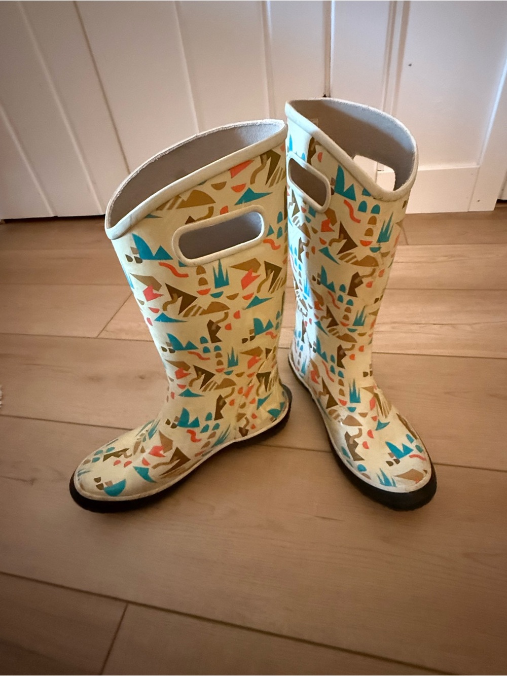 Bogs Women’s Tall Rain Boots Cream Blue Brown Size 8